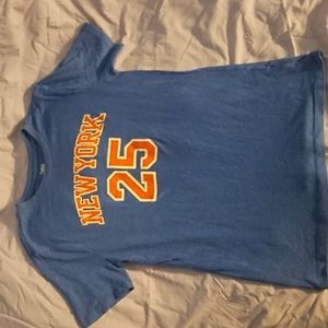 Kid's New York Knicks Rose Tshirt size xl (14/16)